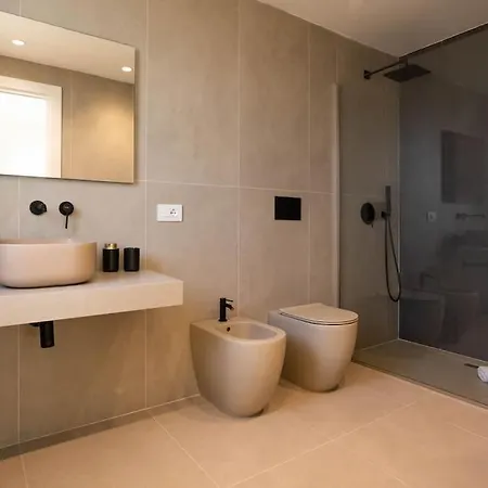 Luxury Jacuzzi Nettuno 아파트